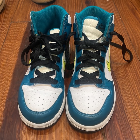 Kids Dunks - Picture 2 of 4